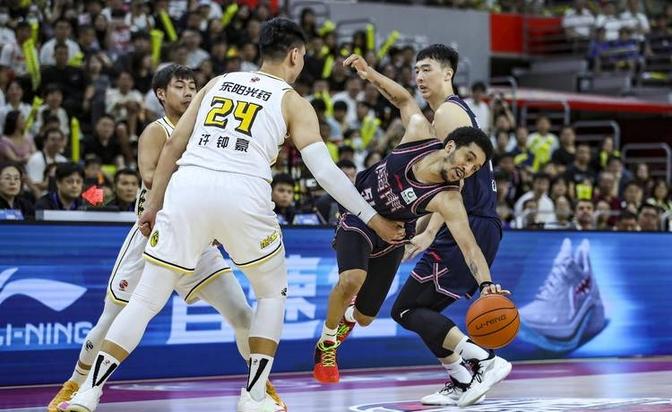 关于关键时刻球员挺身而出，力挽狂澜领先的信息