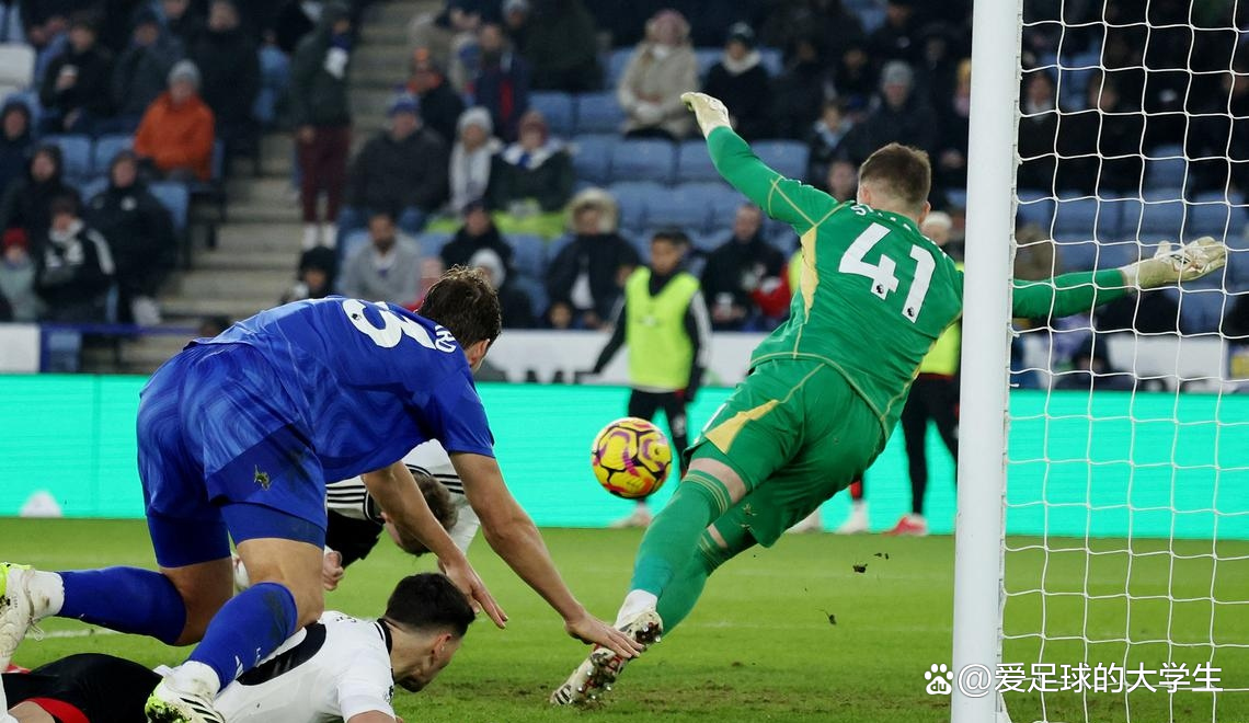 包含布莱顿客场大败，保级形势岌岌可危的词条