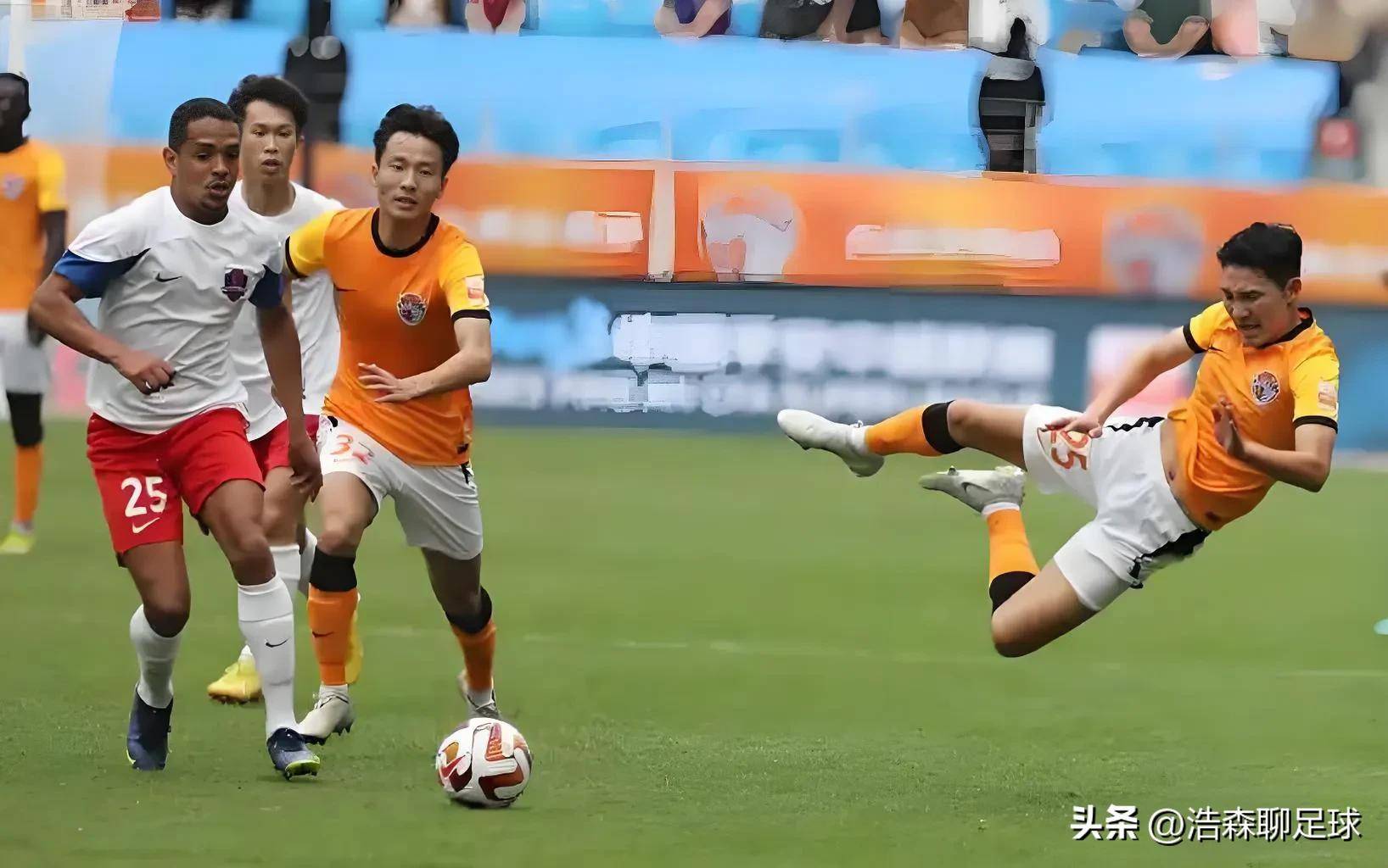 山东泰山迎战青岛海牛，谁能取得关键胜利