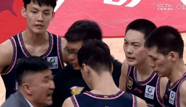 广东篮球队大比分领先，力压对手晋级