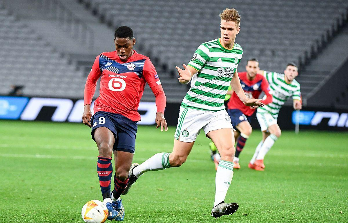 包含摩纳哥客场胜卡昂，保持不败纪录的词条