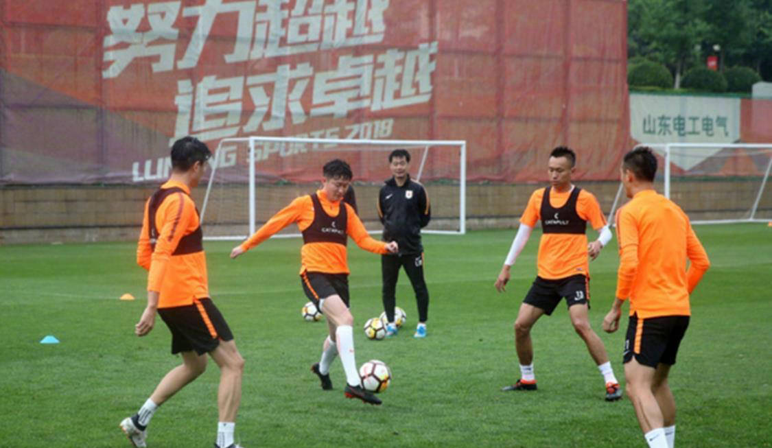 包含关键时刻发挥出色，赛场精彩连连的词条