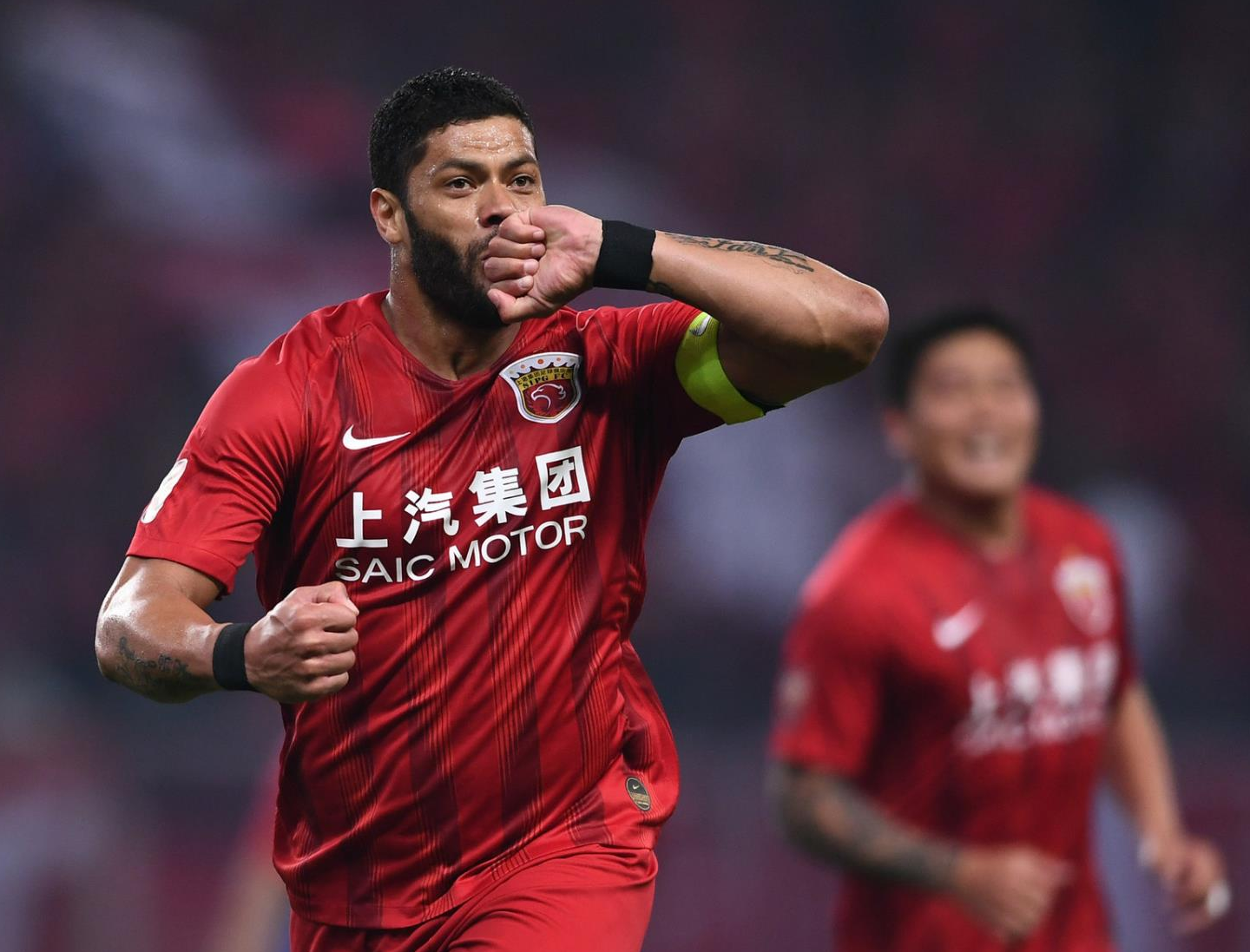 包含深圳佳兆业遭江苏苏宁绝杀，遗憾告负的词条