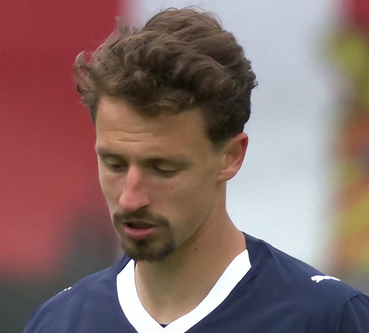 西甲弱旅豪取连胜：埃瓦尔客场逆袭，继续领跑积分榜的简单介绍