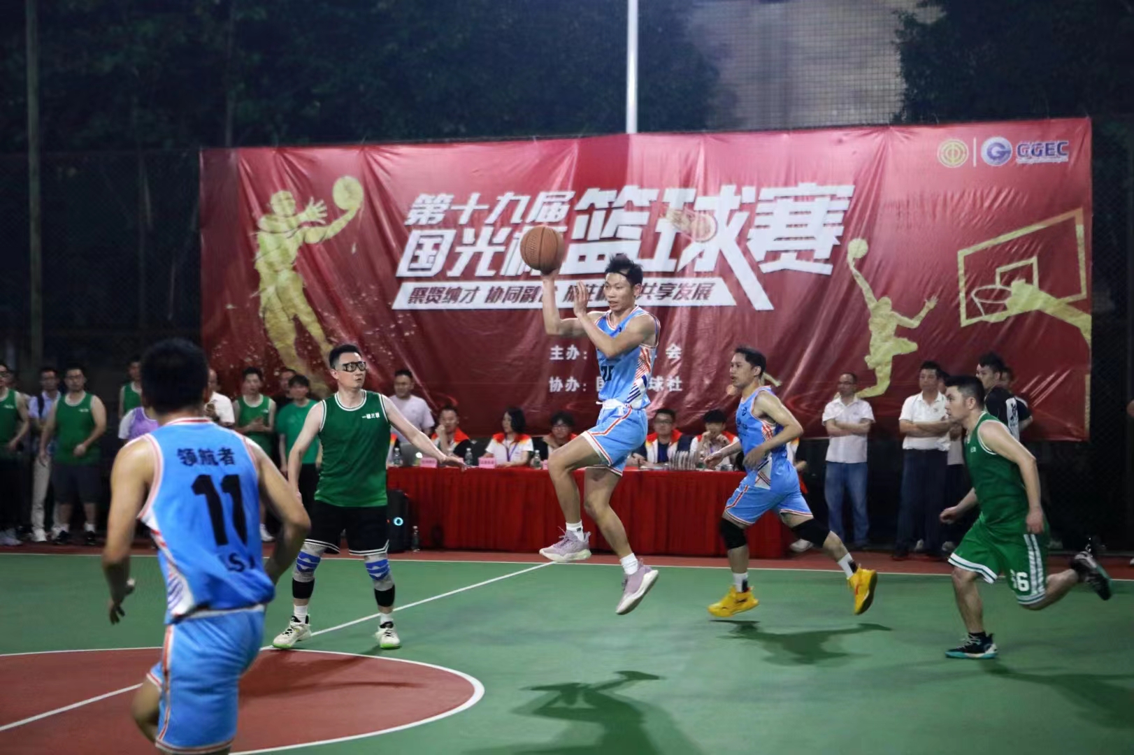 关于热血比拼！国内篮球赛场最新动态报道的信息