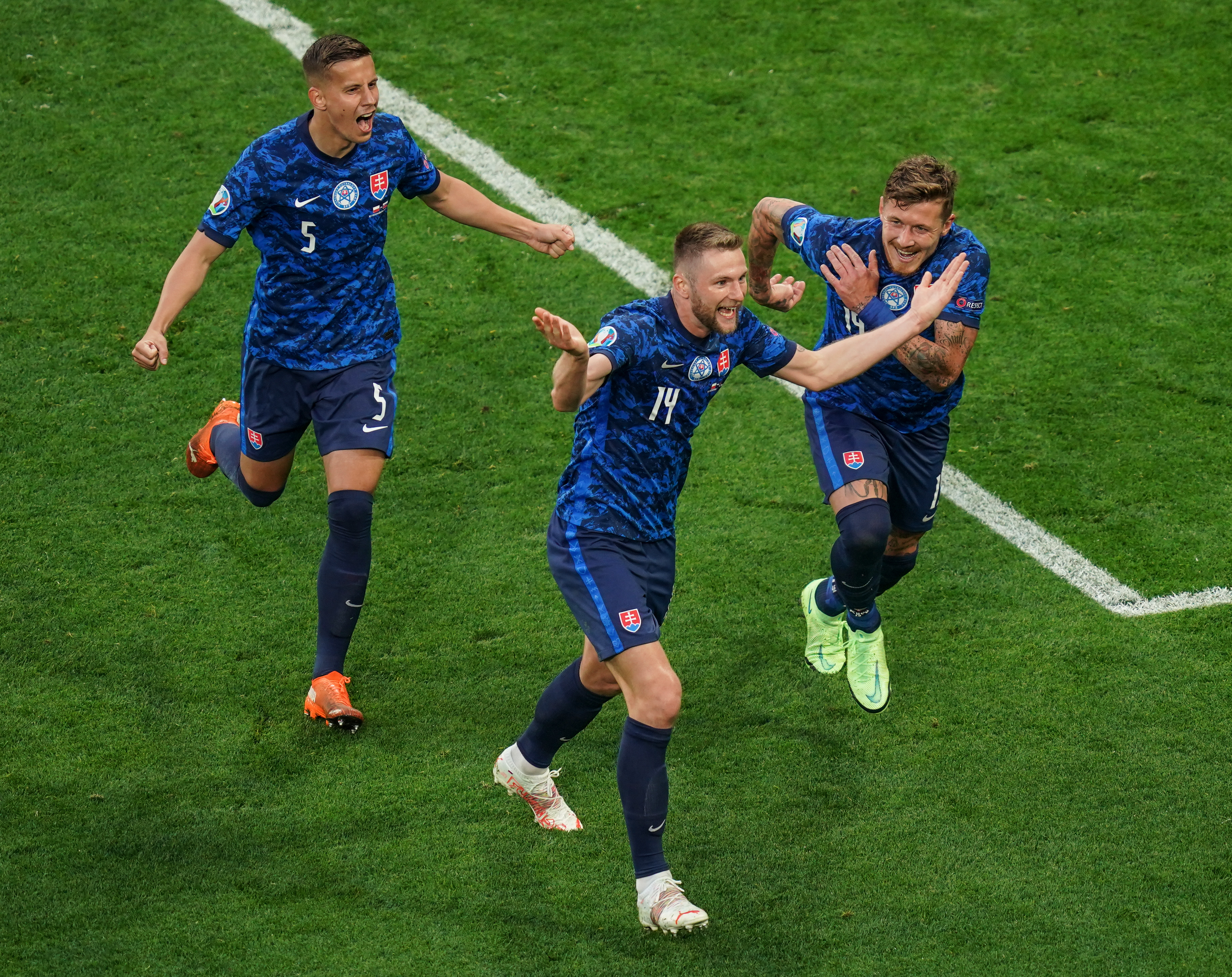 波兰在客场拿下关键胜利,领头羊位置稳固的简单介绍 波兰在客场拿下关键胜利,领头羊位置稳固的简单介绍