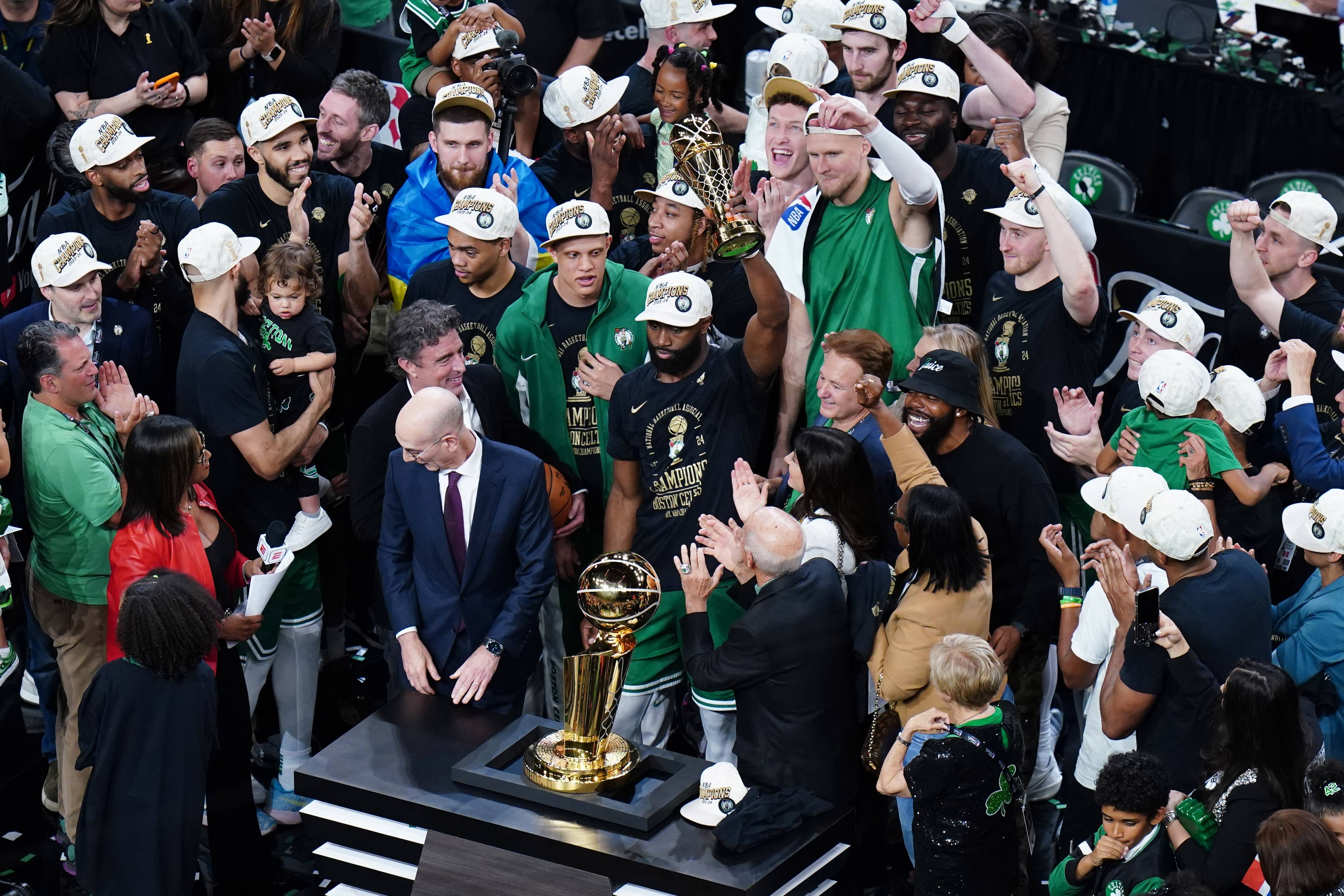 NBA新赛季揭幕前瞻,球队备战冲击总冠军 NBA新赛季揭幕前瞻,球队备战冲击总冠军