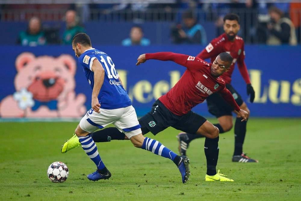 包含沙尔克连续两轮失利，保级形势严峻的词条