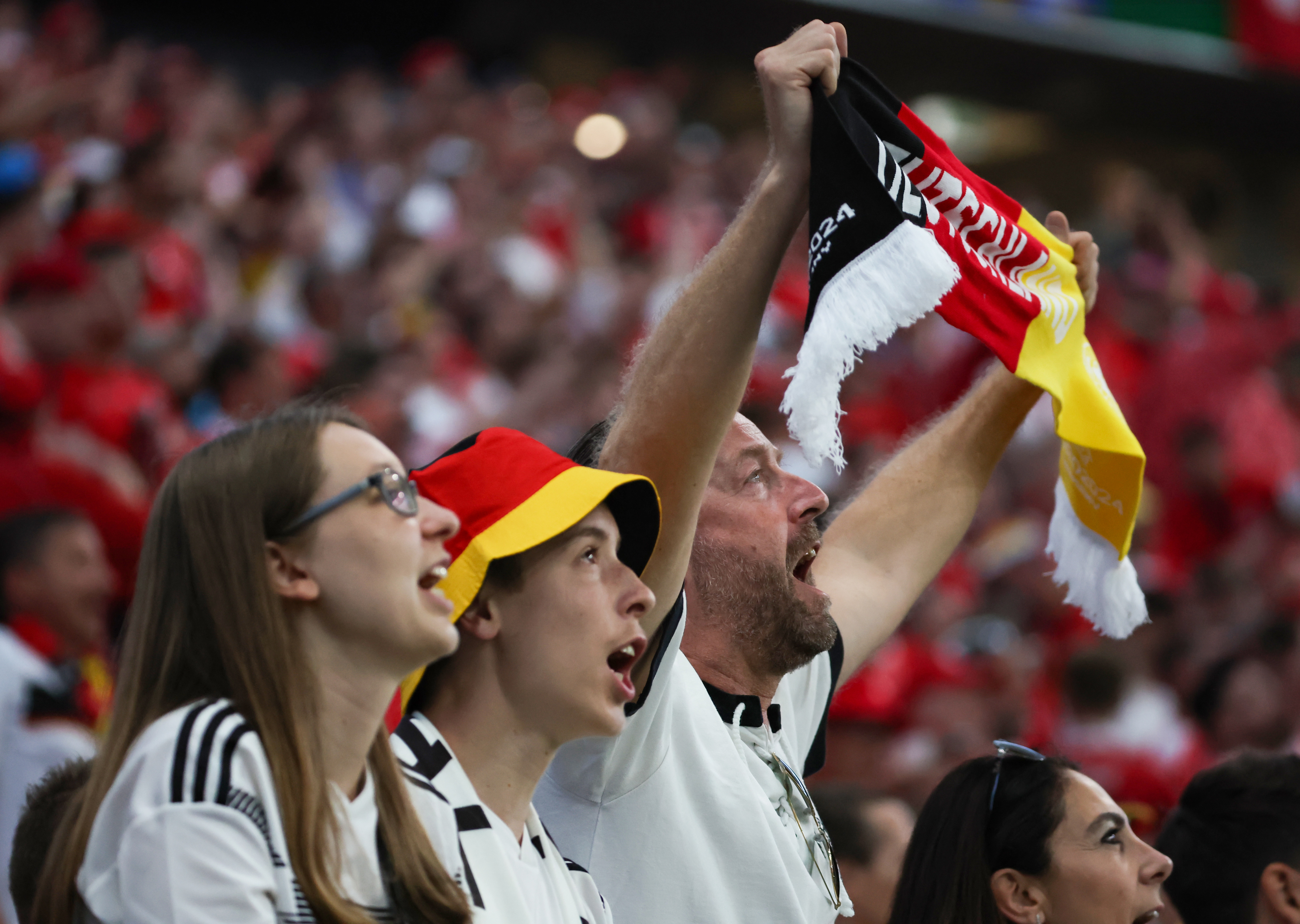 精彩足球比赛带来无限激情回味 精彩足球比赛带来无限激情回味