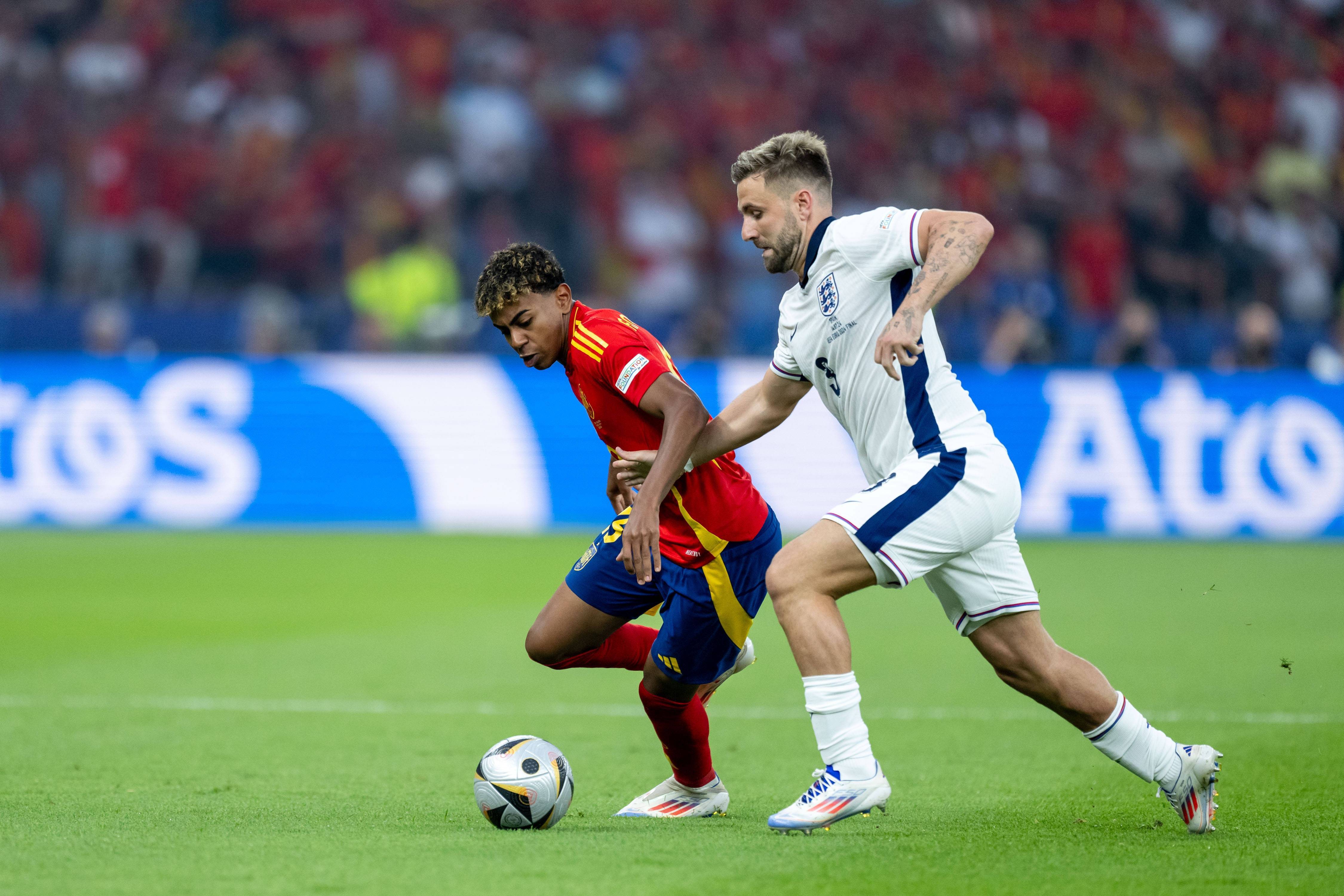 欧洲杯预选赛:乌克兰队奋勇争胜,晋级下一轮 欧洲杯预选赛:乌克兰队奋勇争胜,晋级下一轮