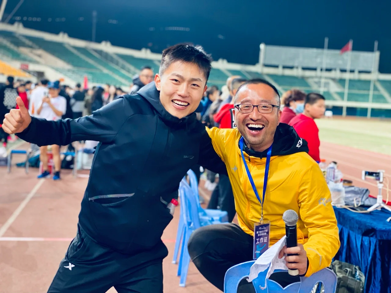 强敌对决,现场观战人数激增 强敌对决,现场观战人数激增