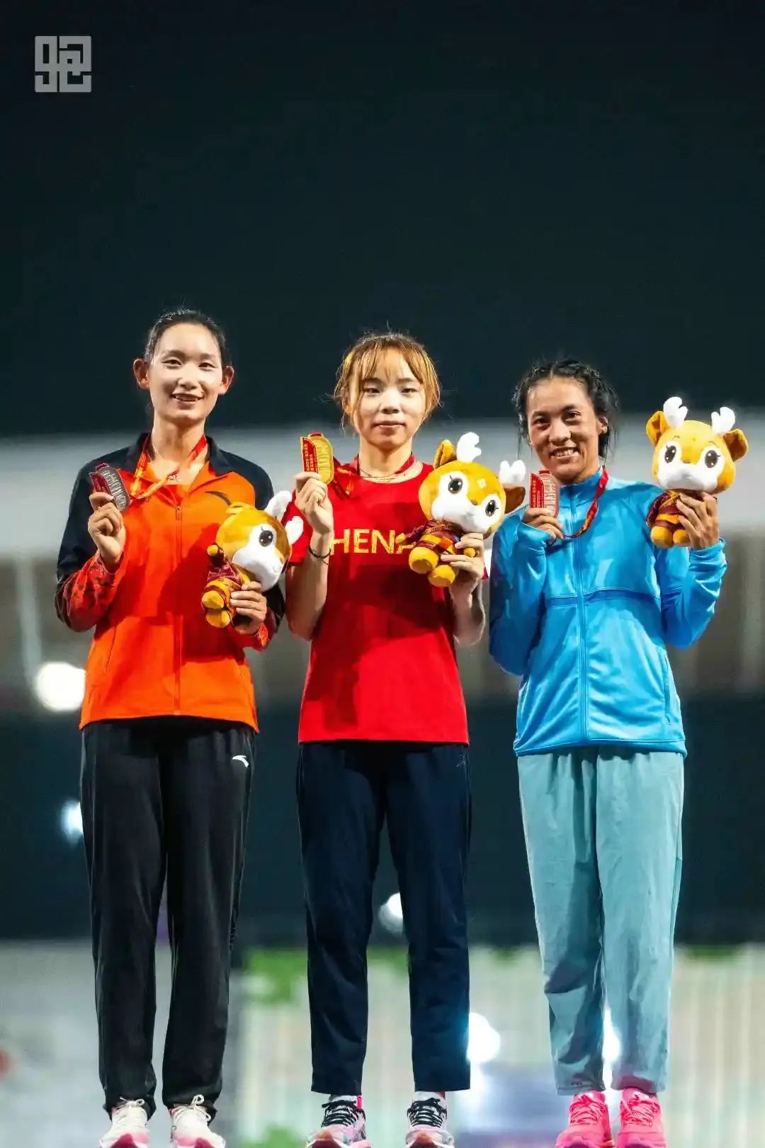 包含女子田径项目再添佳绩,夺得桂冠成为闪耀之星的词条 包含女子田径项目再添佳绩,夺得桂冠成为闪耀之星的词条