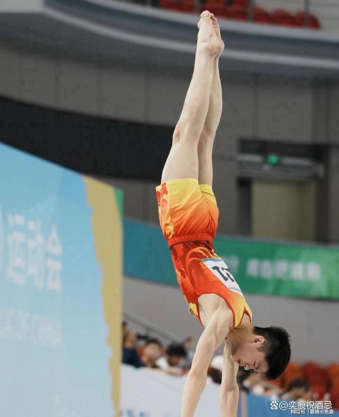 体操新星表现抢眼,金牌不负众望入手 体操新星表现抢眼,金牌不负众望入手