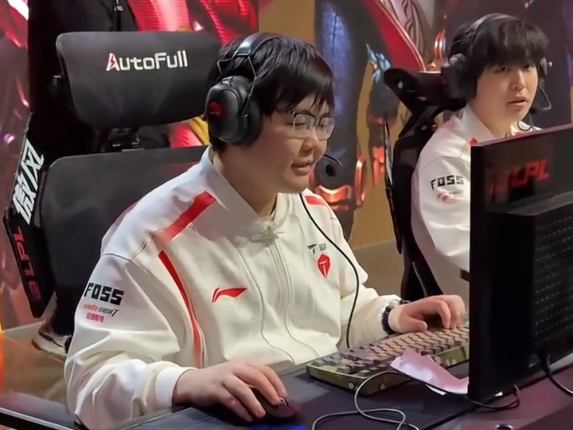 包含TES轻取WBG,Elk操刀奇招英雄翻盘鏖战多局2025世界赛,点燃全场激情的词条 包含TES轻取WBG,Elk操刀奇招英雄翻盘鏖战多局2025世界赛,点燃全场激情的词条