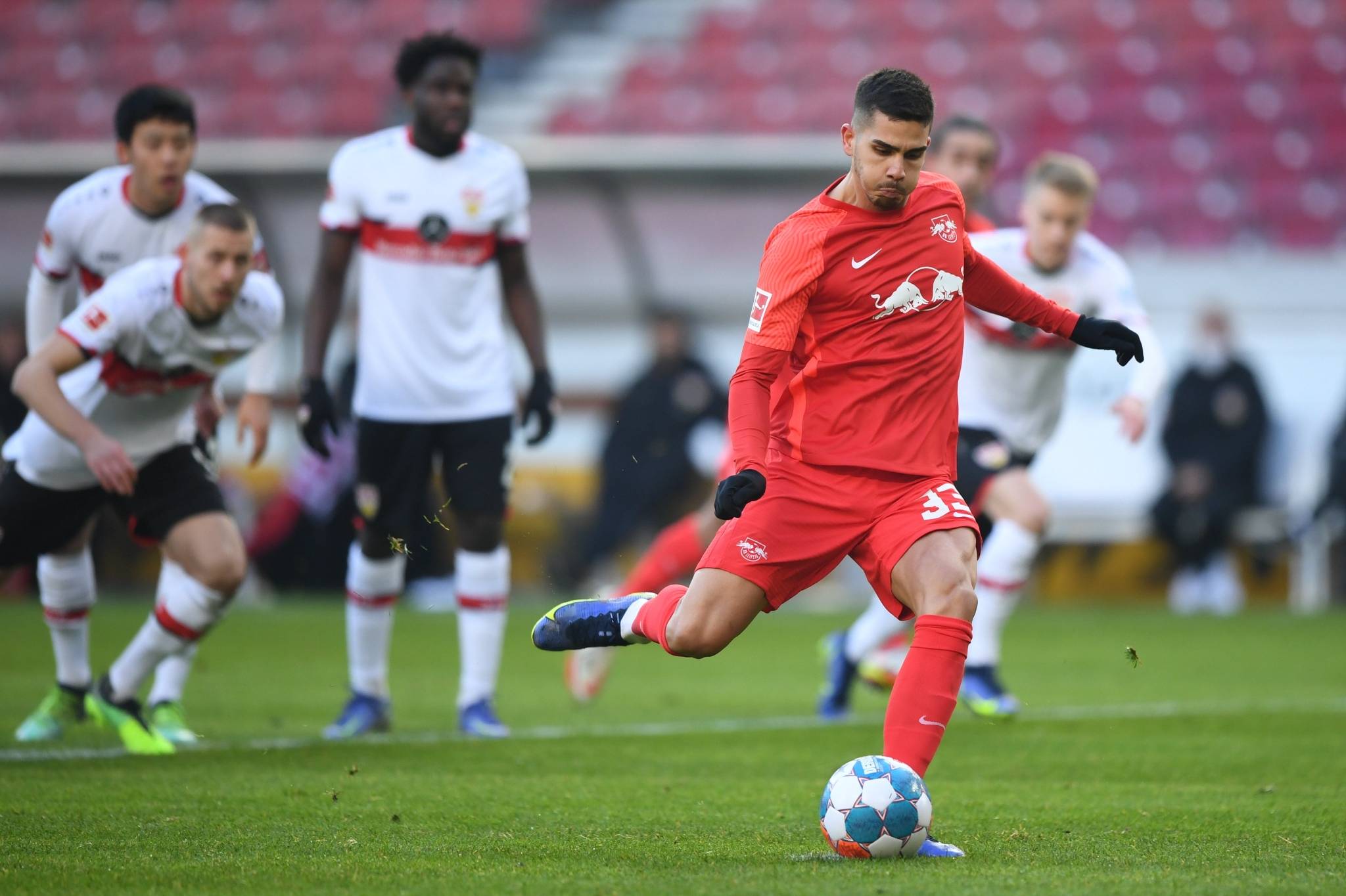 斯图加特在联赛中表现出色,战胜对手 斯图加特在联赛中表现出色,战胜对手