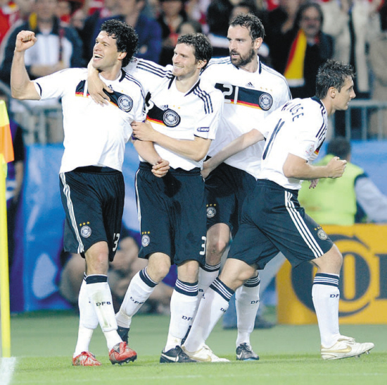 德国队横扫瑞典队,奥恰洛夫刷新纪录 德国队横扫瑞典队,奥恰洛夫刷新纪录