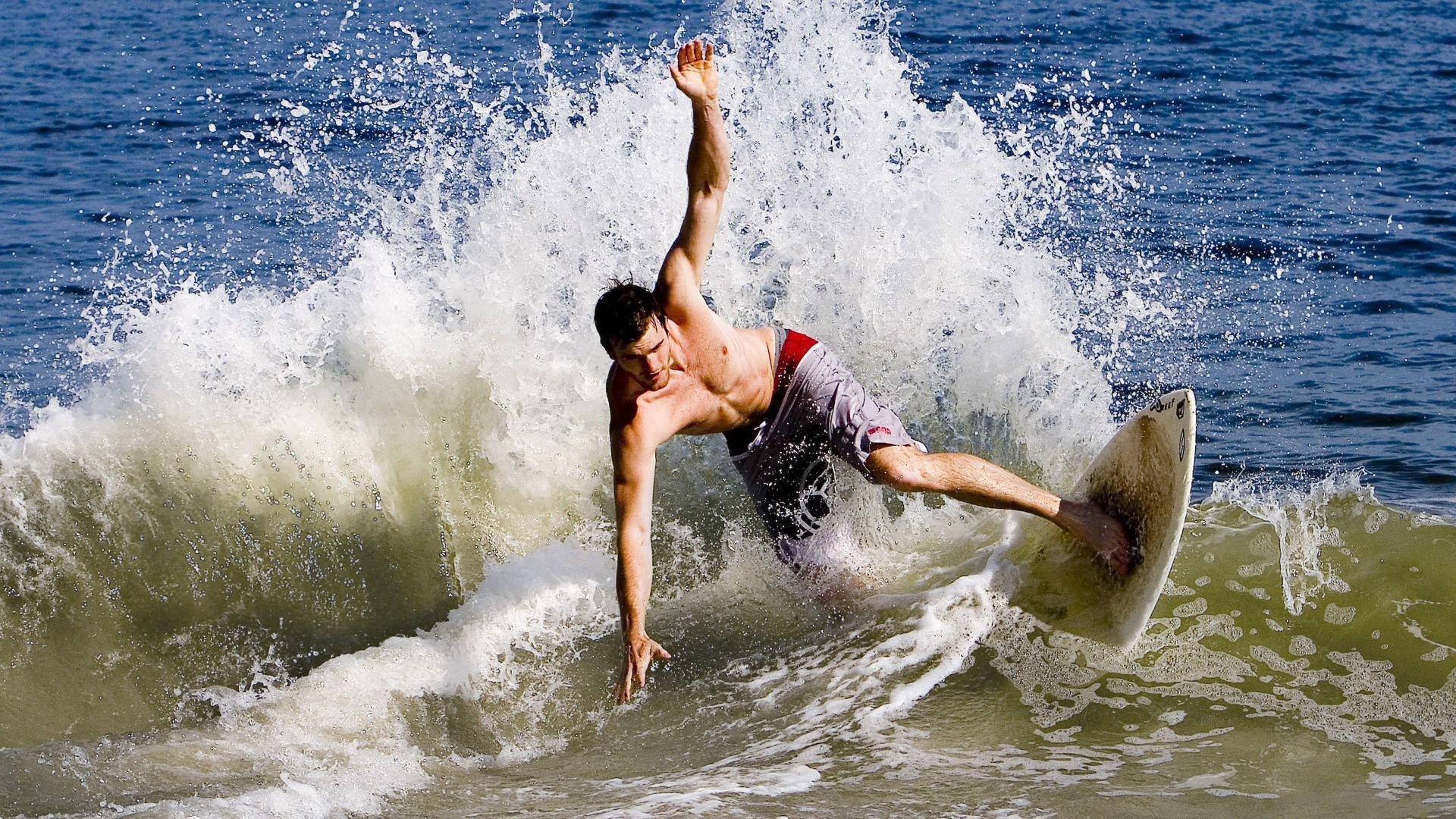 绿茵对攻风暴，数据暗流下的哥伦比亚锋线如何完成对中国的体系收割？