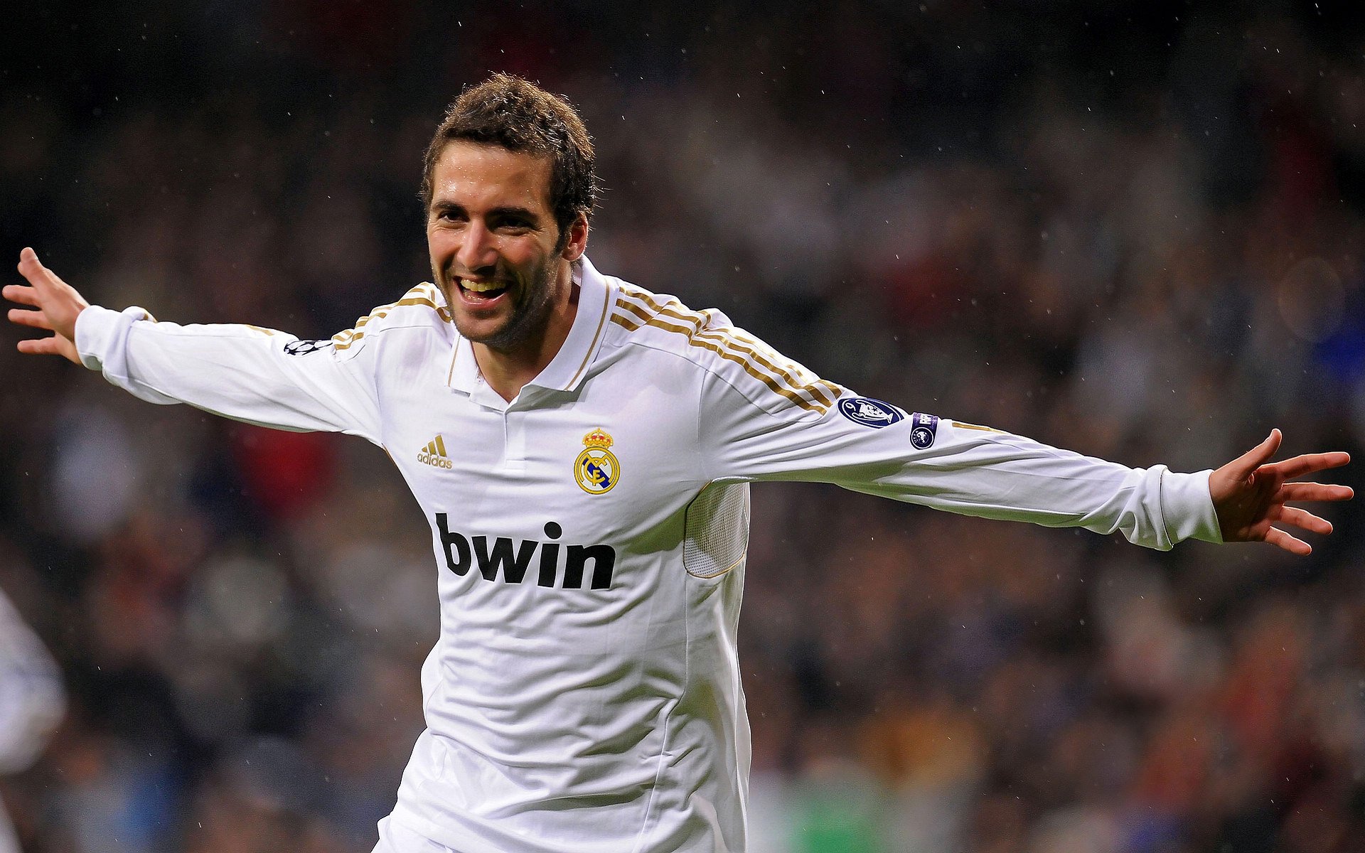 在雨中绘画,当汉密尔顿将赛车哲学写入银石赛道